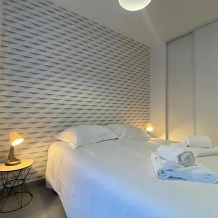 Cosy With Balcony In The Heart Of Appartement