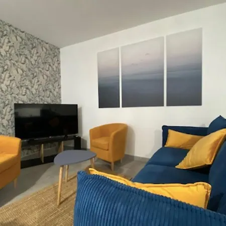 Cosy With Balcony In The Heart Of Кан