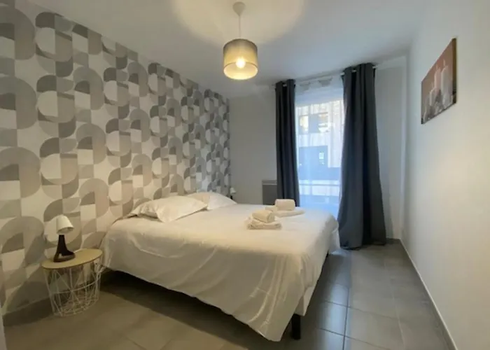 Cosy With Balcony In The Heart Of *